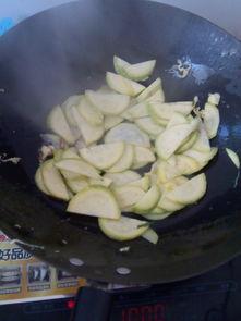 鸡吃小白瓜好吗,探究鸡的饮食偏好与营养价值