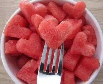 吃瓜群众说蛋糕,揭秘“吃瓜群众”眼中的美味蛋糕世界